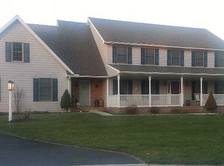 12 Hickory Ct, Boiling Springs, PA 17007