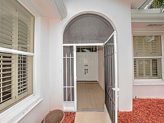 3rd image of 7483 SE Fiddlewood Ln