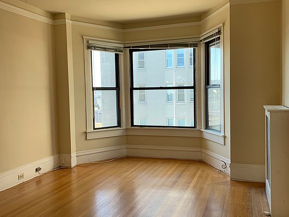 5th image of 2195 Sacramento St #402