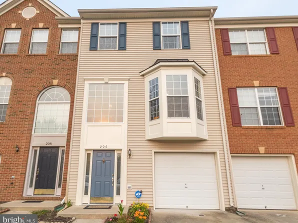 206 Blossom Ln, Stafford, VA 22554