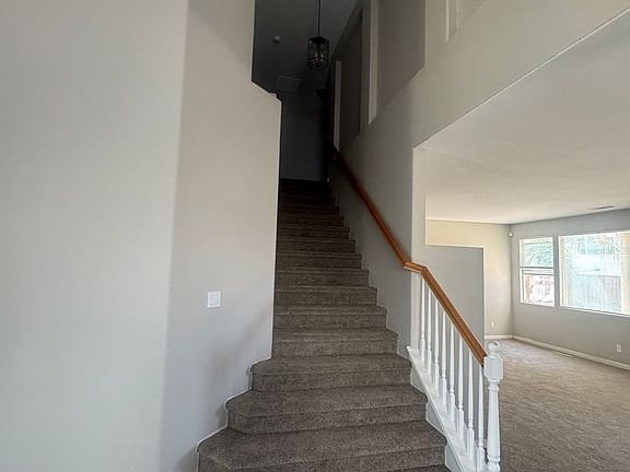 3rd image of 5575 Sunview Ct