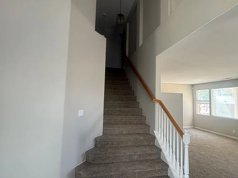 5575 Sunview Ct — Photo 3