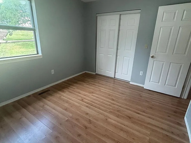 2 Street — Photo 28