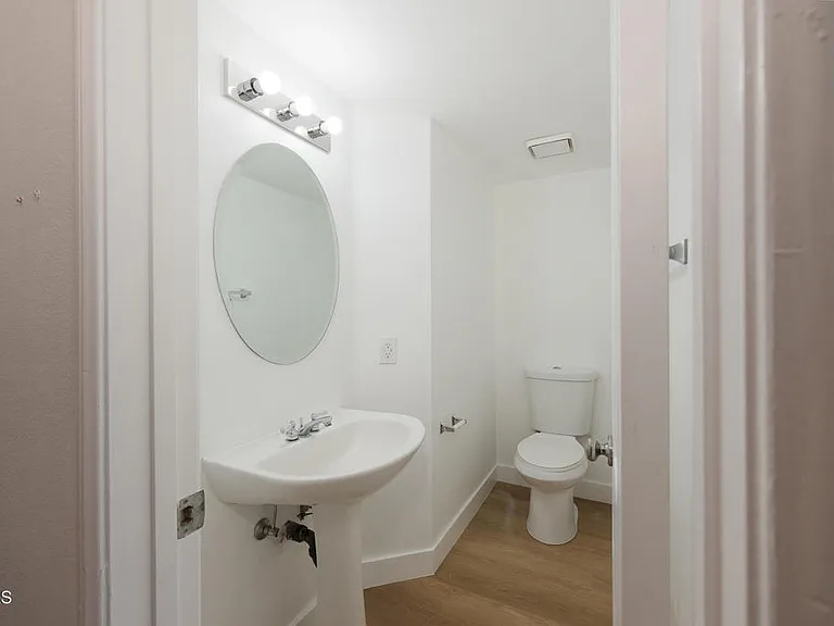 1311 Oyster Pl — Photo 9