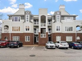 1001 Brighthurst Dr, Raleigh, NC