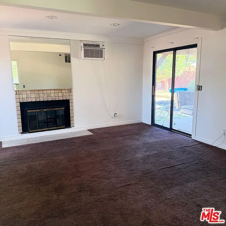 3 bed, 2.0 bath, 1328 sqft, $3,000 — Photo 2