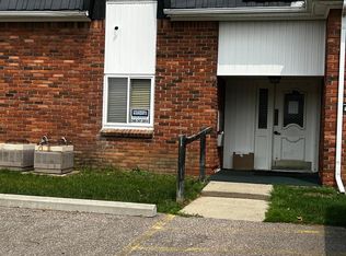 1840 Colonial Village Way APT 1, Waterford, MI 48328