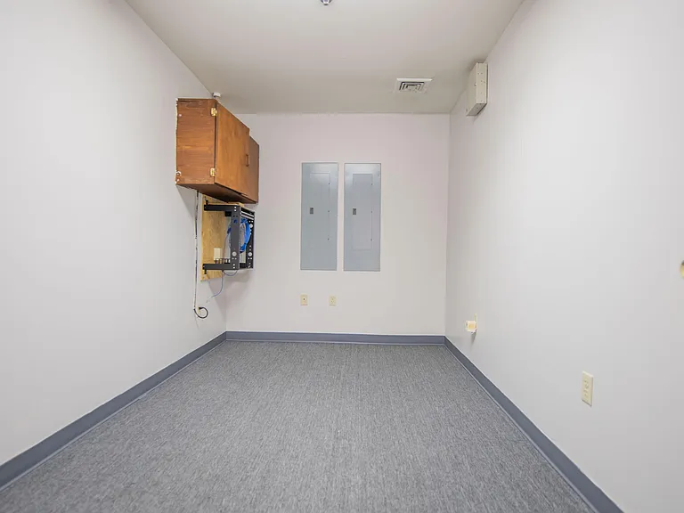 325 Market St — Photo 10