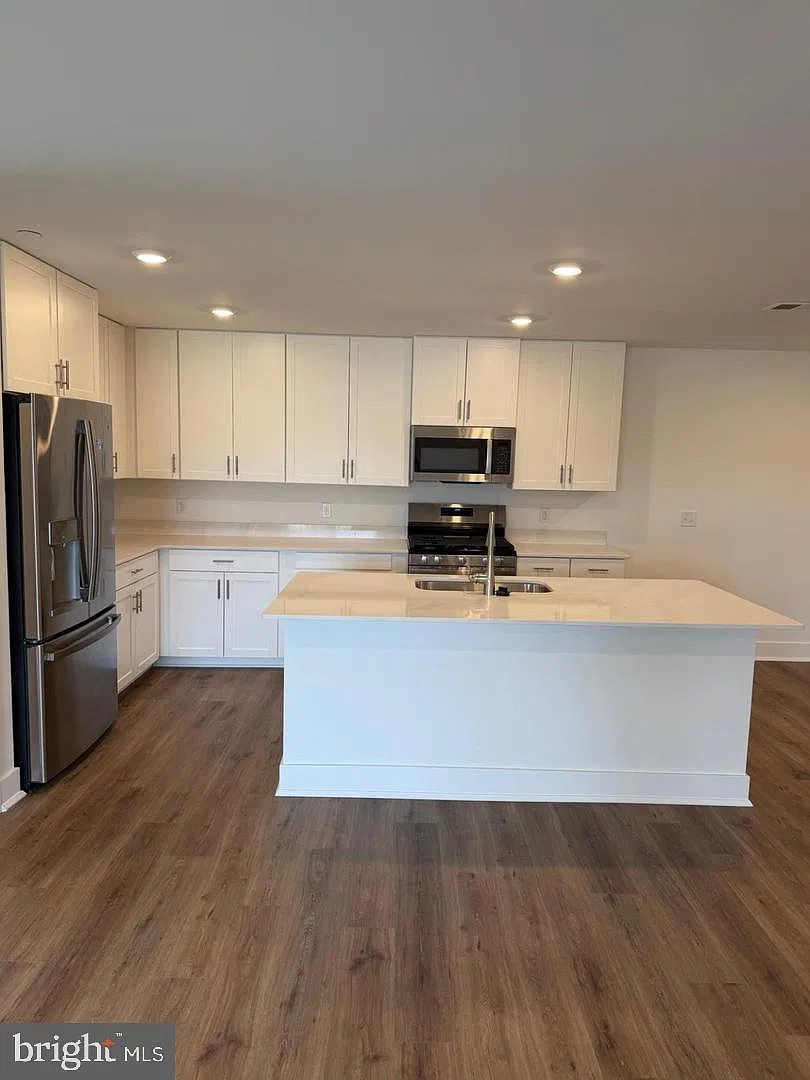 2 bed, 2.0 bath, 1267 sqft, $2,700 — Photo 1
