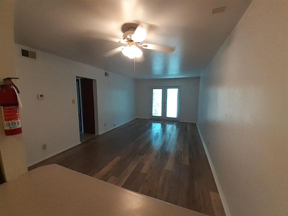 3rd image of 1021 Queen Ann Dr #15