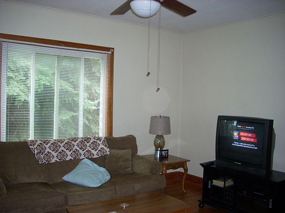 2nd image of 1004 N Everett St