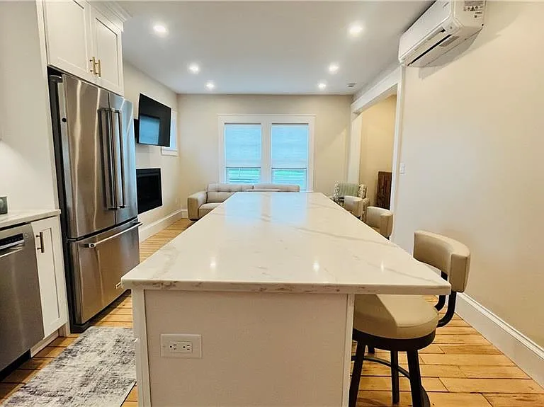 35 Memorial Blvd #1 — Photo 16