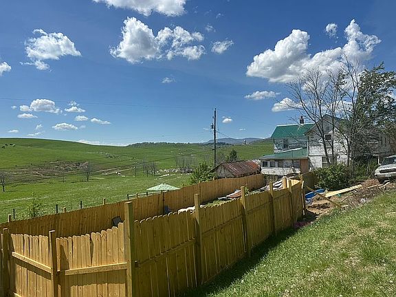 2nd image of 316 Mountain Rd