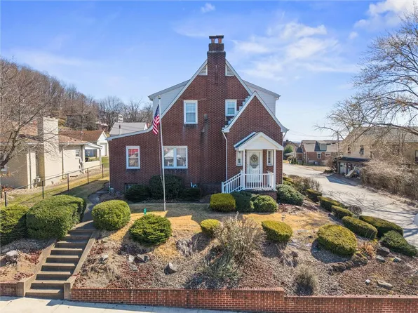 618 1st St, Leechburg, PA 15656