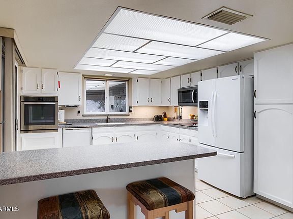 2nd image of 1063 LEISURE WORLD --