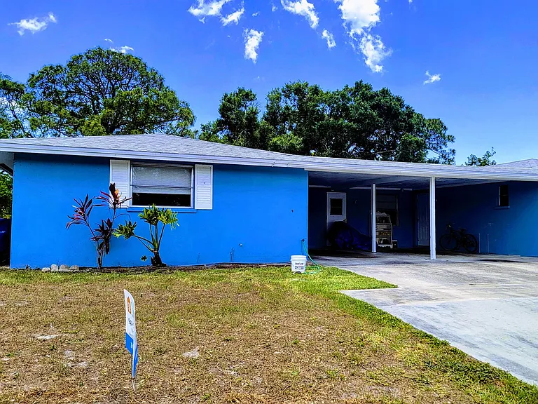 6916 Brentford Rd — Photo 1