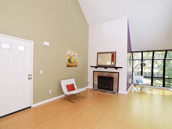 3rd image of 1017 Foxchase Dr