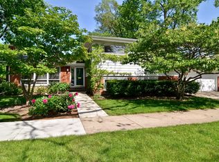 739 Echo Ln, Glenview, IL 60025