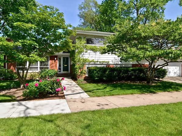 739 Echo Ln, Glenview, IL 60025