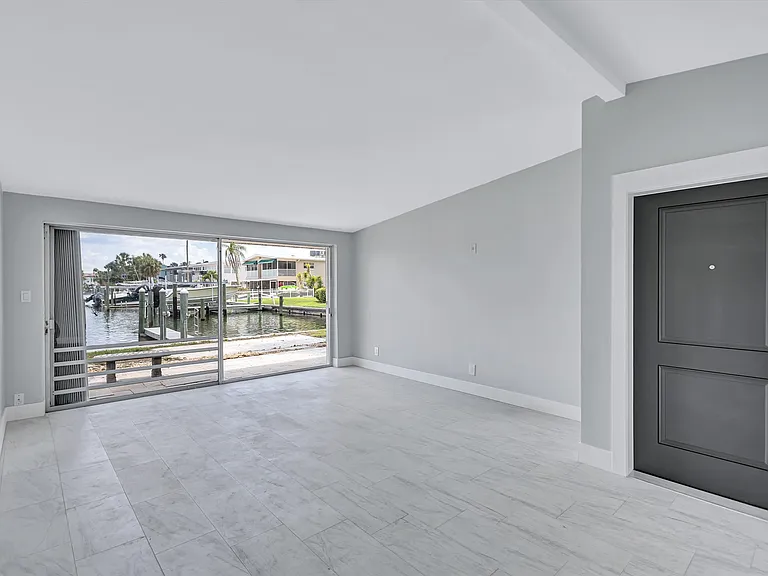 325 Capri Blvd #2 — Photo 3
