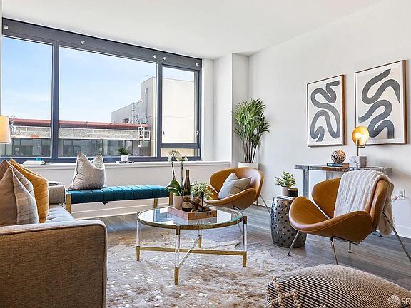 3rd image of 250 King St Unit 1006
