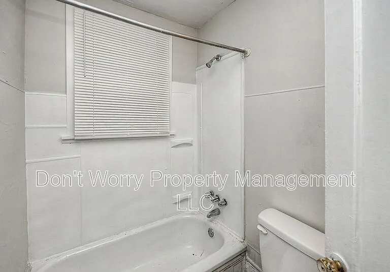 402 Winston St — Photo 5
