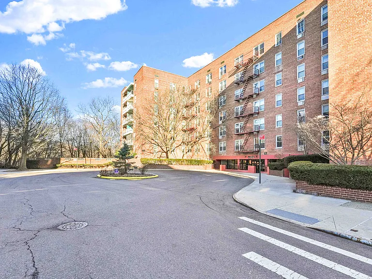 66-01 Burns St #4J — Photo 3
