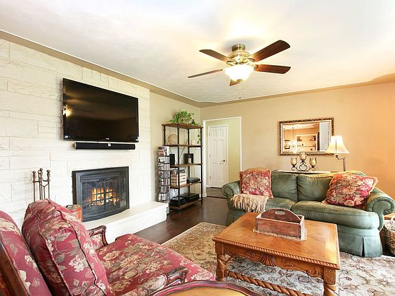 5th image of 38 Sunnyside Dr