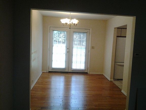 3rd image of 22W500 Birchwood Dr
