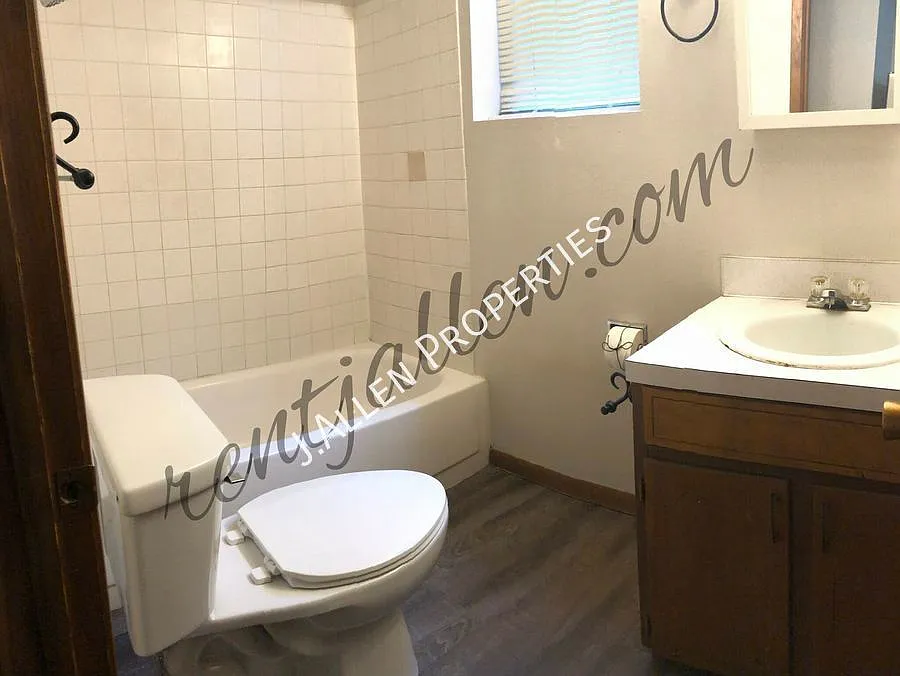 Building Photo - 313 N 12th St #116