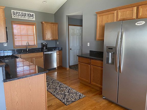 4th image of 8799 Cottonwood Dr