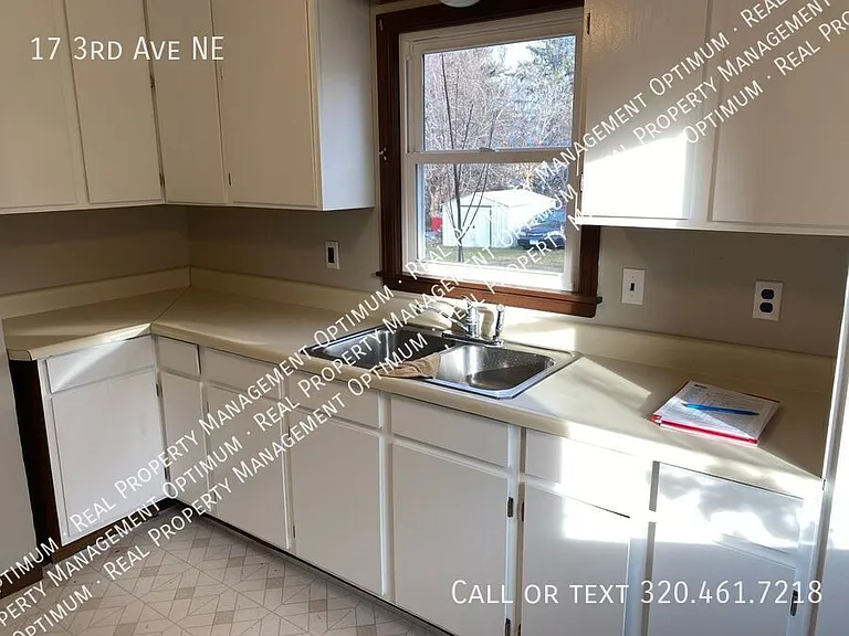 17 3rd Ave NE — Photo 3