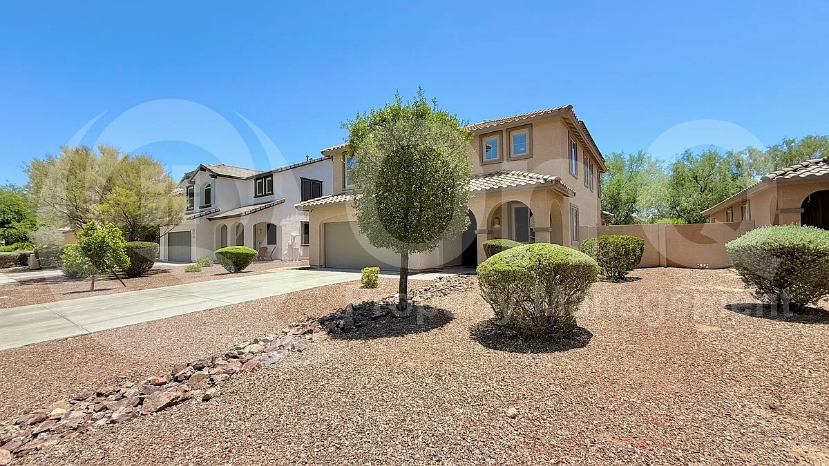 5 bed, 3.0 bath, 2566 sqft, $2,995 — Photo 3