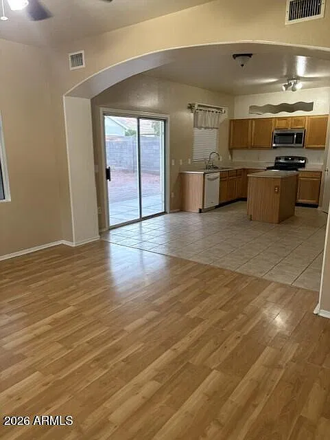 3 bed, 2.5 bath, 1517 sqft, $1,895 — Photo 4