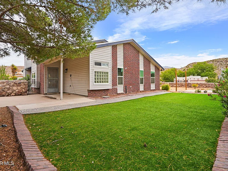 7609 Medano Dr — Photo 28