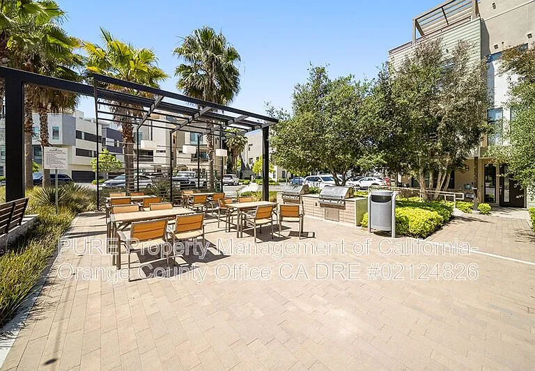 661 W 17th St — Photo 12
