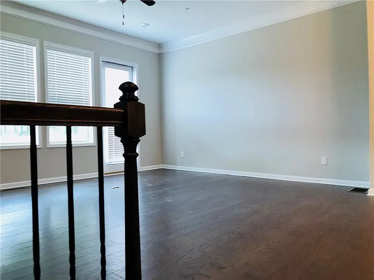 324 Beacons Pl — Photo 22