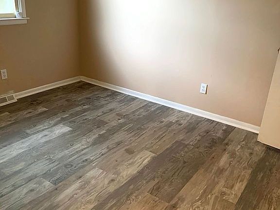3rd image of 722 W Park Ave