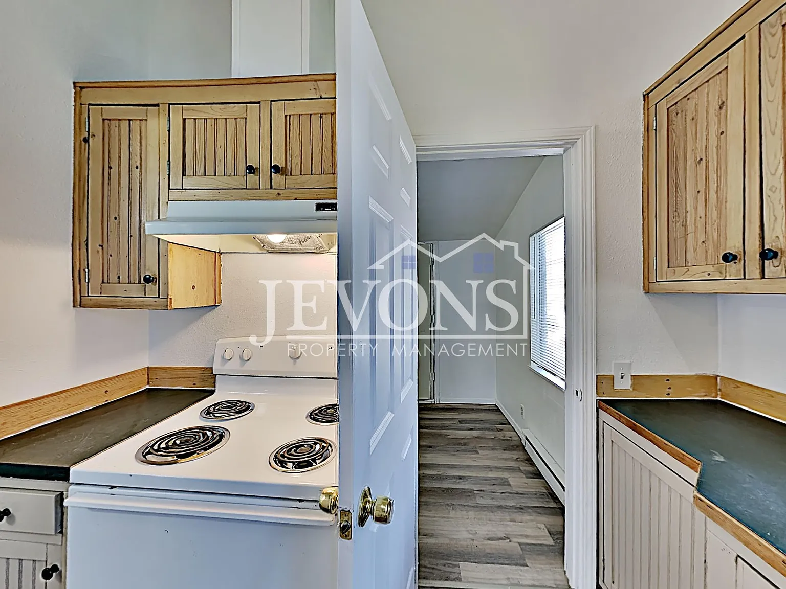 215 N Chestnut St Toppenish, WA 98948 — Photo 1