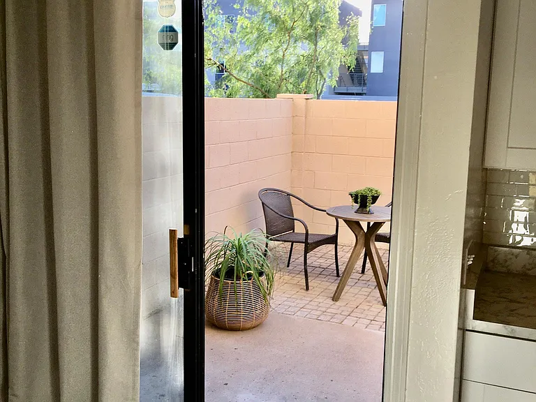 4240 N Longview Ave #6 — Photo 4