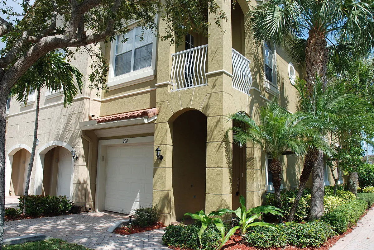 Building Photo - 4930 Bonsai Cir #208