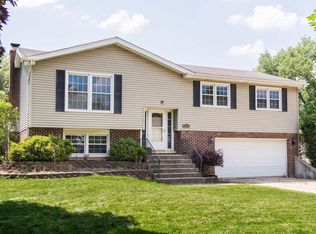 1964 Brentwood Ln E, Wheaton, IL 60189