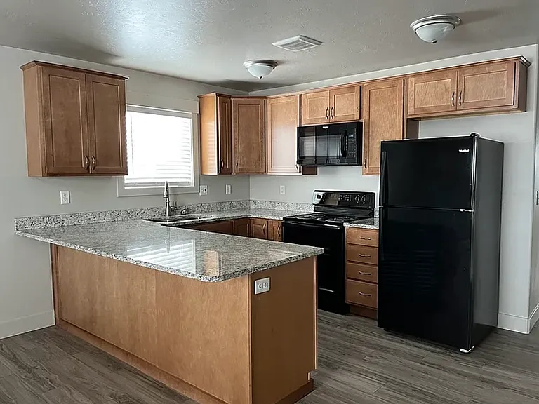 686 Caribou St — Photo 1