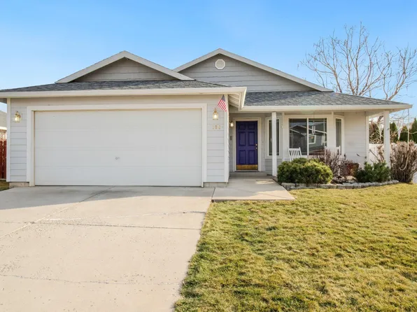 106 Rainier Ave, Moxee, WA 98936