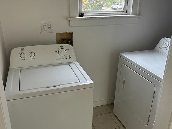 5th image of 815 S Lenox Ave