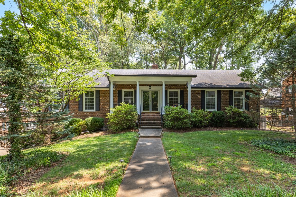 808 Pebble Dr-1