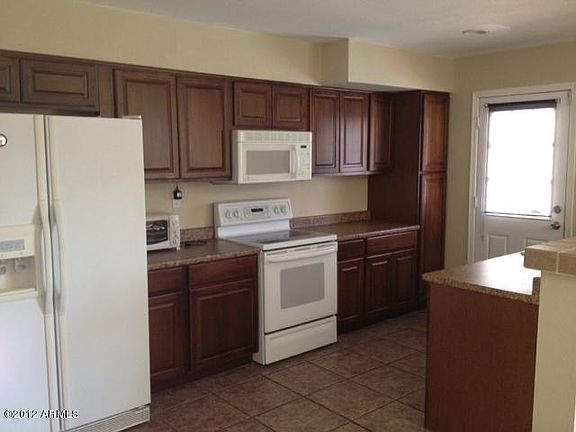 3rd image of 1704 E Broadmor Dr