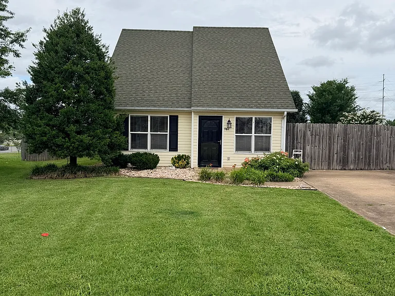 761 Jennings Ct — Photo 1