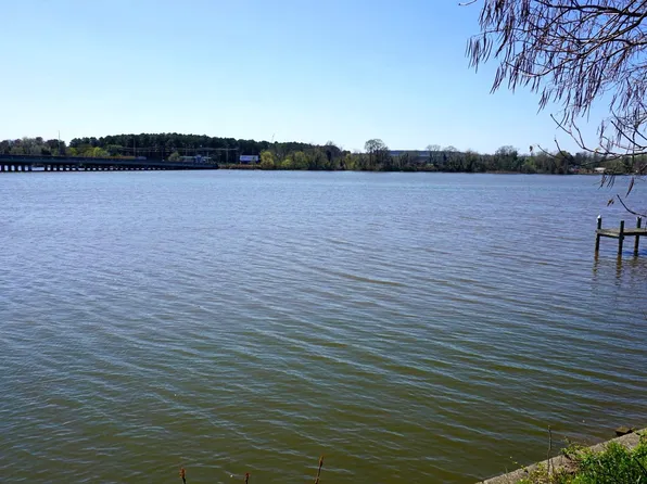 12 Wagners Ln, Baltimore, MD 21221