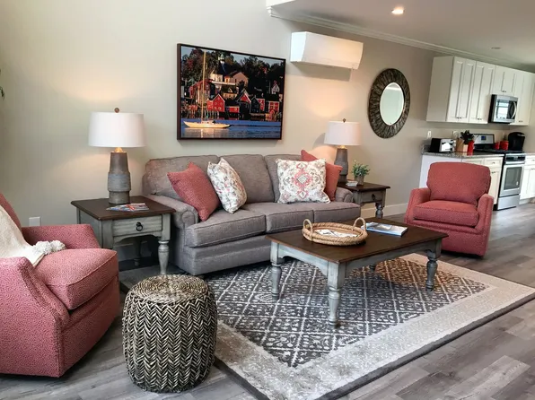 14 Pine, 14 Pine St #4, Wolfeboro, NH 03894